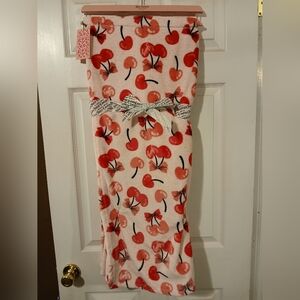 Juicy Couture NWT 50×70 Inch Plush Throw- Cherries
